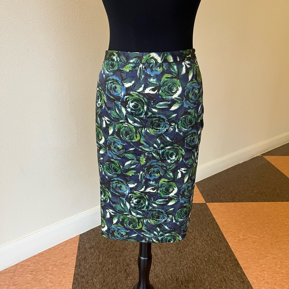 Ann Taylor Loft Floral Straight Skirt. Preowned